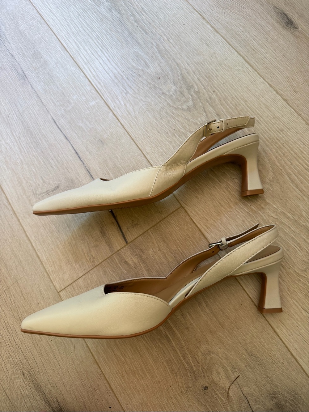 Naturalizer Dalary pointed toe sling back, warm white leather, size 9 - Picture 3 of 8